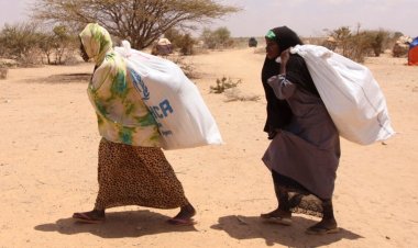 Somalia: batangiye  guhungira mu nkambi kubera inzara.