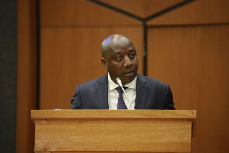 Ntabwo dushaka umwarimu ujya kugura isabune ngo atege moto.”Minisitiri w'intebe."