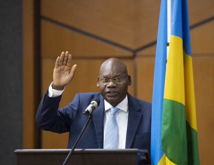 Perezida wa Sena Dr Iyamuremye Augustin amaze kwegura