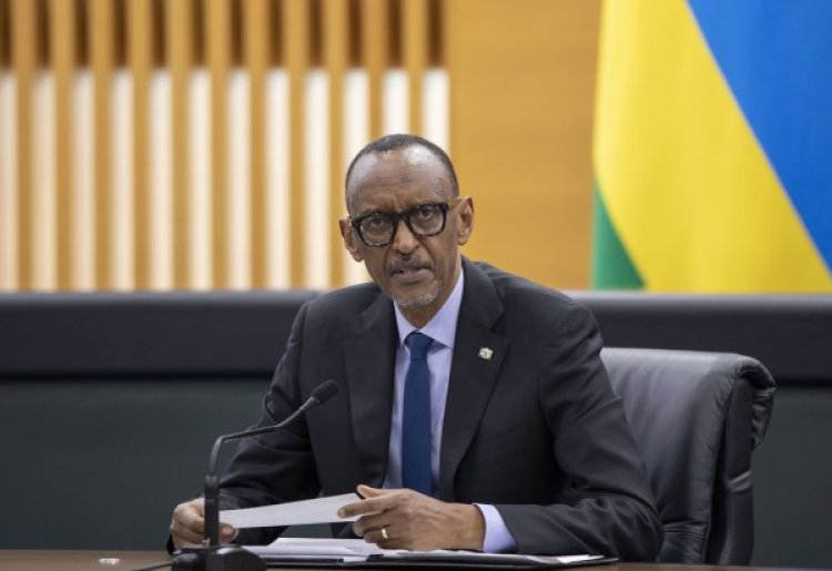 Perezida Kagame yihanganishije imiryango y'abana babanyeshuri 25 bakomerekeye mu mpanuka