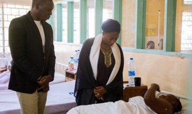 Minisitiri  w'Ubuzima yasuye mu bitaro bamwe baherutse gu komerekera mu mpanuka