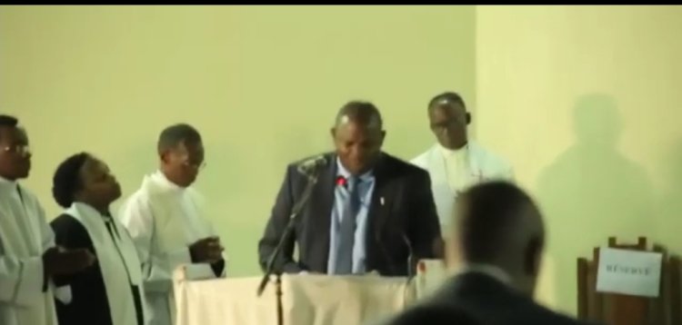 ADEPR: Nyuma yo kugaragara mu gitambo cya Misa,  Pasiteri isaie ngo ntazarenza mu kwezi kwa munani akiri Umuvugizi.