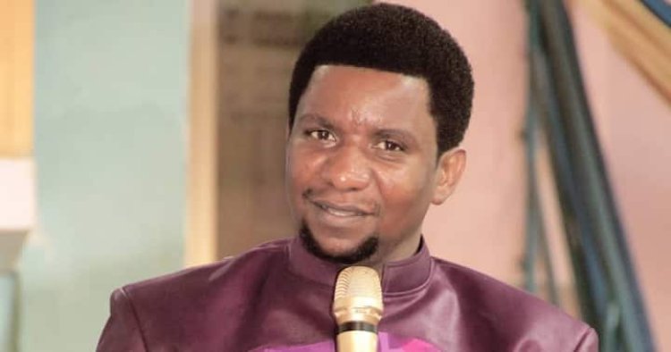 Muzane inzara zanyu hamwe n'imisatsi mbasengere niko Imana yambwiye"Umuhanuzi".