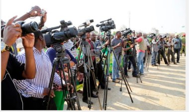 Abanyamakuru babiri bari  bamaze umwaka bafunze  bafunguwe