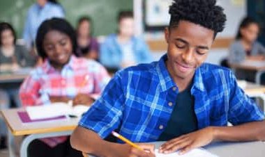 Yirukanywe muri kaminuza azira gutera umwaku