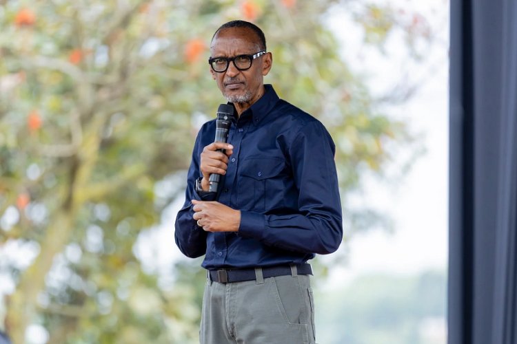 Perezida Kagame yabwiye abibasiwe n’ibiza ko nawe ahangayikishijwe n’ibibazo bari guhura nabyo