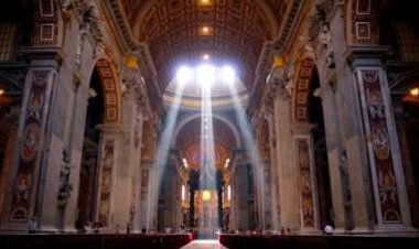 Yakuyemo imyenda kuri Aritari mu kiriziya  yamagana intambara ya Ukraine