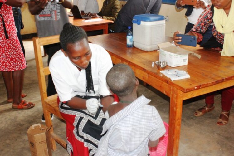 Musanze: Abana bafite imyaka 5-11 bariguhabwa urukingo rwa kabiri rwa COVID-19 muri GS Ntarama