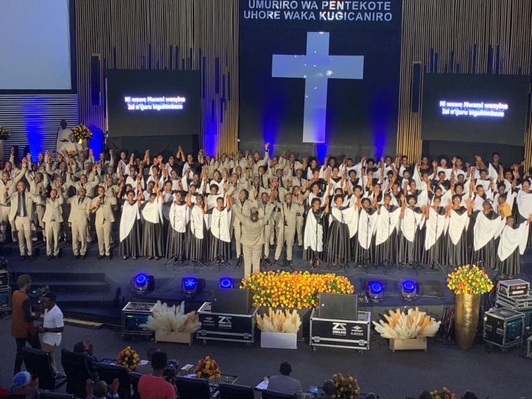 Korali Hoziana  yahembuye imitima ya bayikunda mu gitaramo yise "Tugumane Concert "