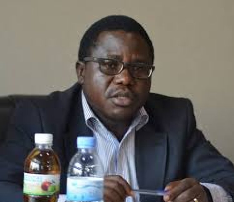 Guverineri arashinjwa gukoresha imvugo nyandagazi aho yise bamwe mu bayobozi ko bameze nk'ibikeri.