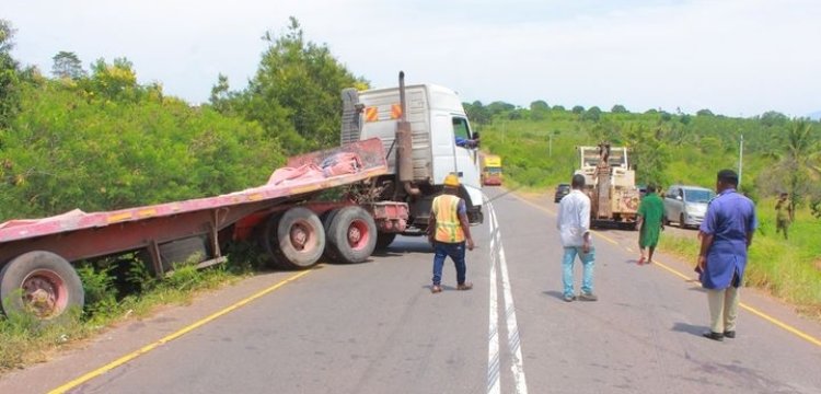 Abantu 11 bitabye Imana  bagonzwe n'imodoka bariho batabara Indi  yari yakoze impanuka