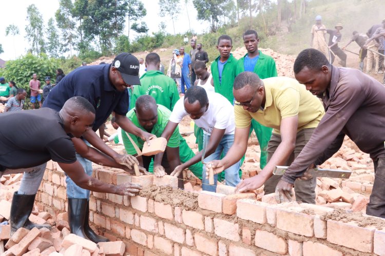 Akarere ka Bugesera katangiye kubakira  abatishoboye