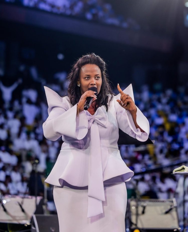 Julienne Kabanda yongeye gushimangira ko Imana ikiza Sida