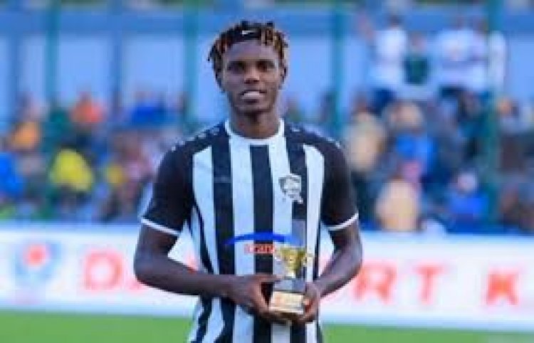 Niyigena Clement ateye umugongo APR Fc