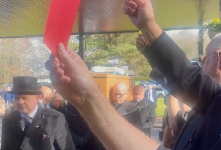 Mu gushyingura umusifuzi hifashishijwe amakarita atukura